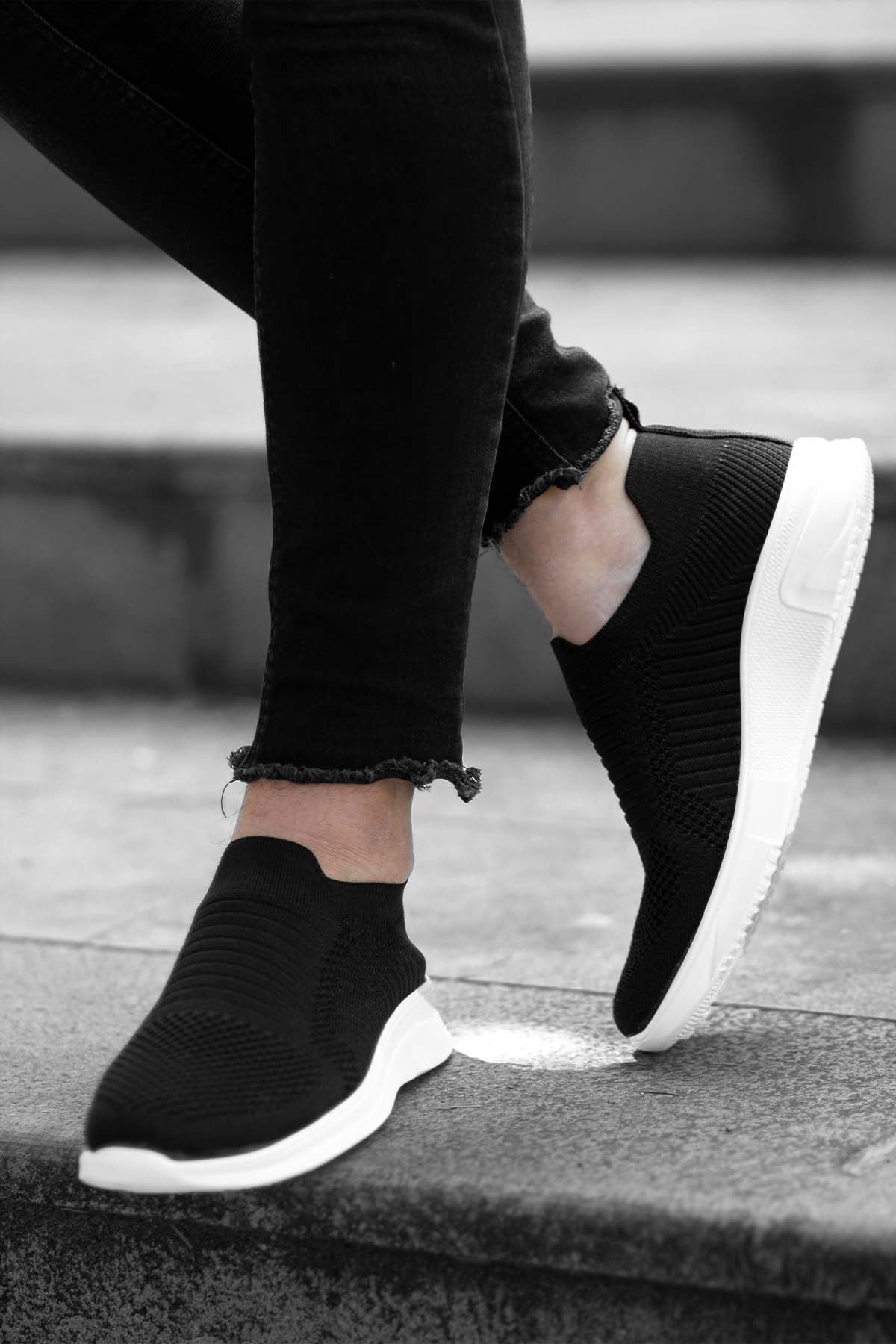 Siyah Beyaz Bağcıksız Triko Erkek Spor Ayakkabı