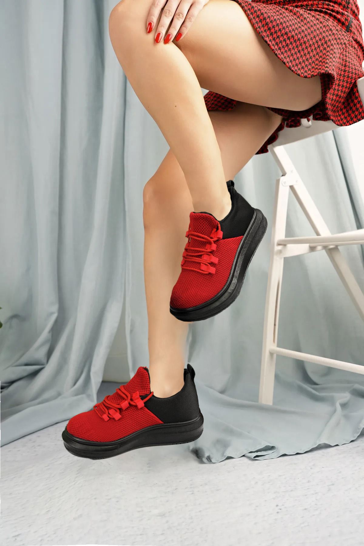 Kırmızı Siyah Kadın Triko Ayakkabı