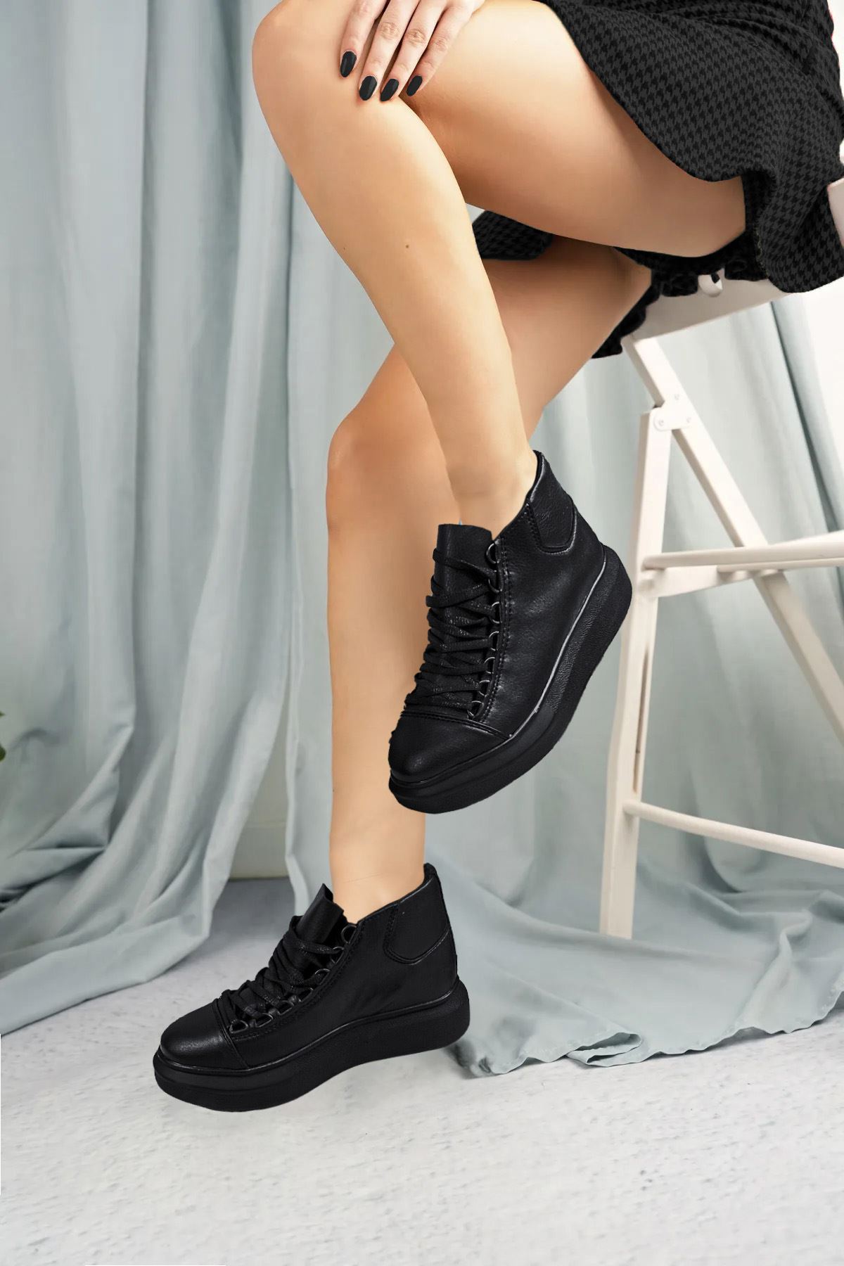 Yüksek Taban Siyah Yazlık Kadın Ayakkabı