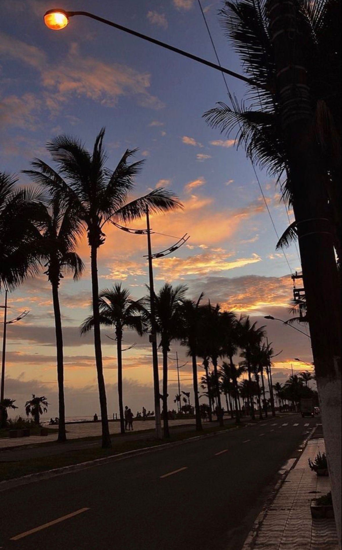 Yazlık Ayakkabı Rehberi: Hafif, Nefes Alan ve Şık